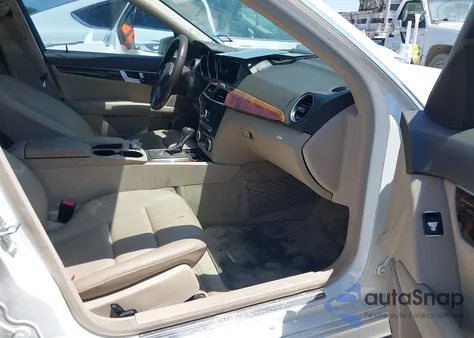 2013 Mercedes-Benz C 250 Luxury/Sport из США, поврежденный, VIN WDDGF4HB7DA784290